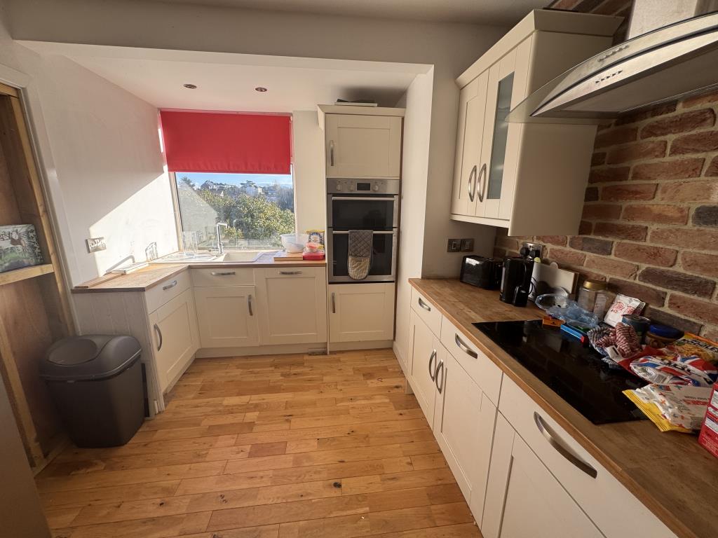 Lot: 134 - DETACHED HOUSE WITH COMPLETION WORKS REQUIRED - View of the current kitchen